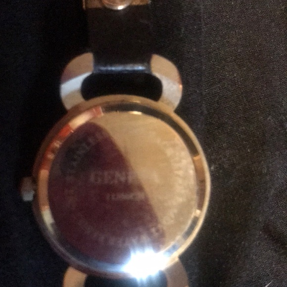 Fashion statement watch - Picture 3 of 3